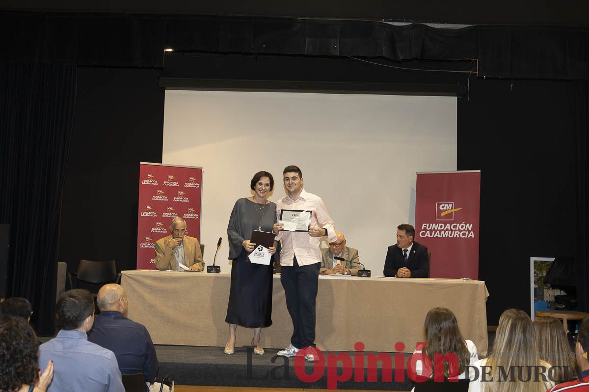 Entrega de los premios de la Fundación Robles Chillida a estudiantes caravaqueños