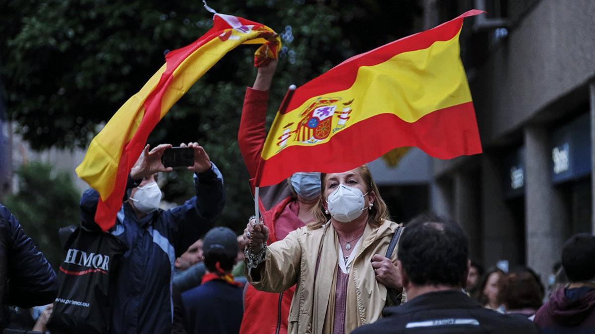 a concentración de protesta contra Sánchez en la calle Núñez de Balboa de Madrid.