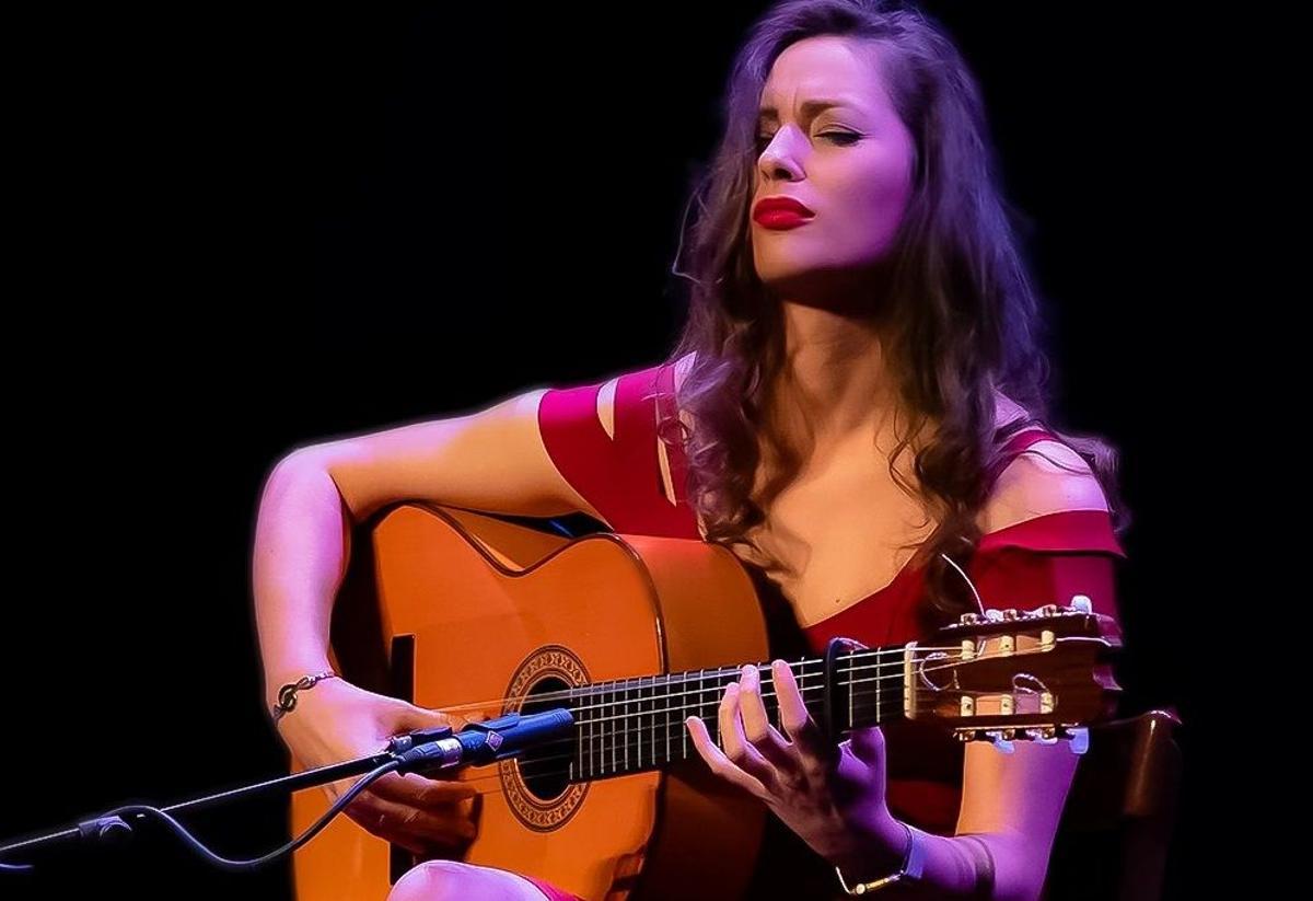 Mercedes Luján trabaja en un nuevo disco de guitarra flamenca en el que está trabajando con un elenco netamente femenino. Este viernes lo avanza en 'Miradas Flamenkas', de Madrid.