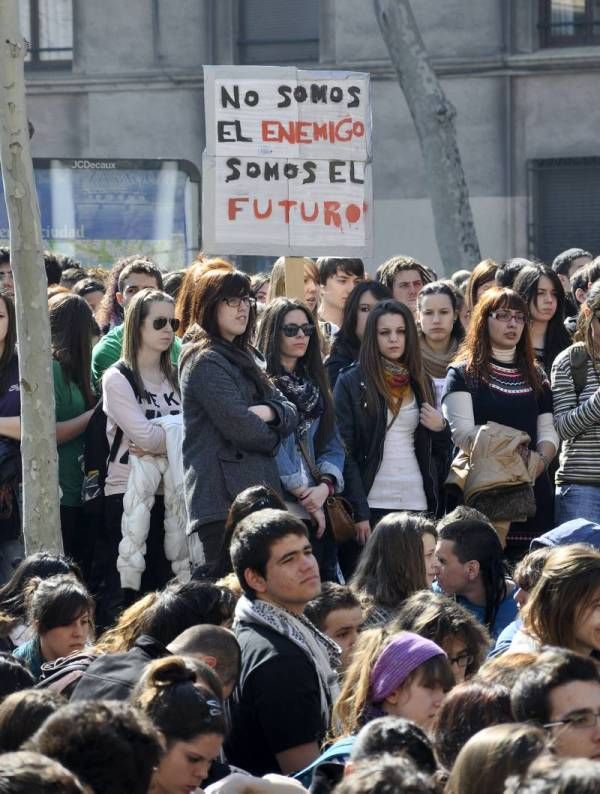 Imágenes de la jornada de huelga estudiantil en Zaragoza