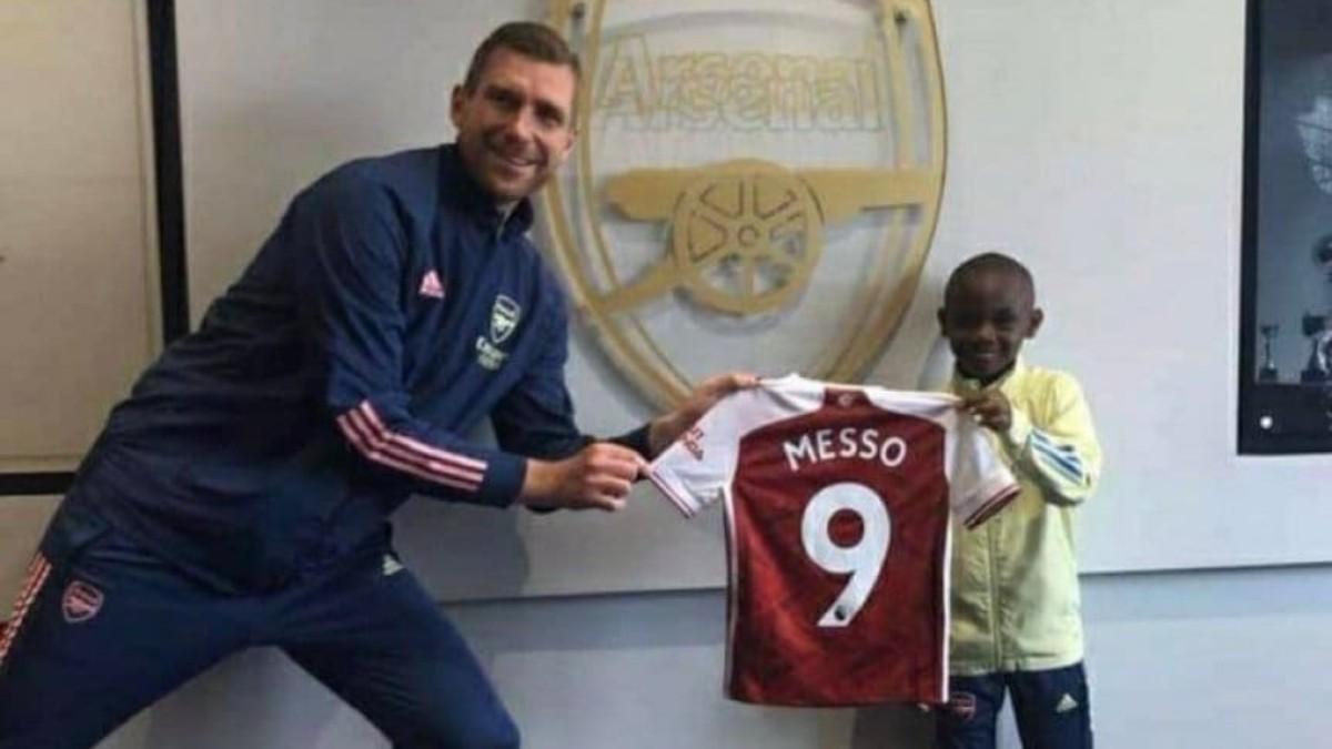 Leo Messo visitó las instalaciones del Arsenal