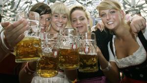 La fiesta de la cerveza se celebra en muchas partes del mundo, siendo Alemania el epicentro de esta celebración.