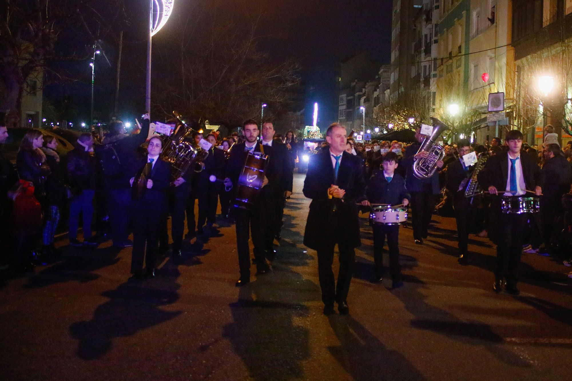 Vilagarcía brinda una multitudinaria bienvenida a los Reyes Magos