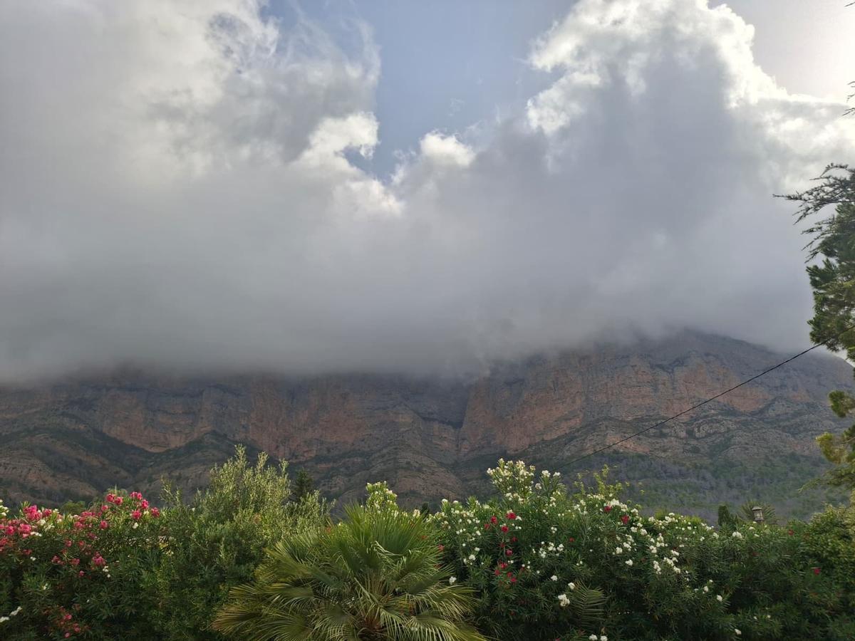 El bochorno abraza el Montgó: la ladera de Xàbia llegó el martes a 40º (imágenes)