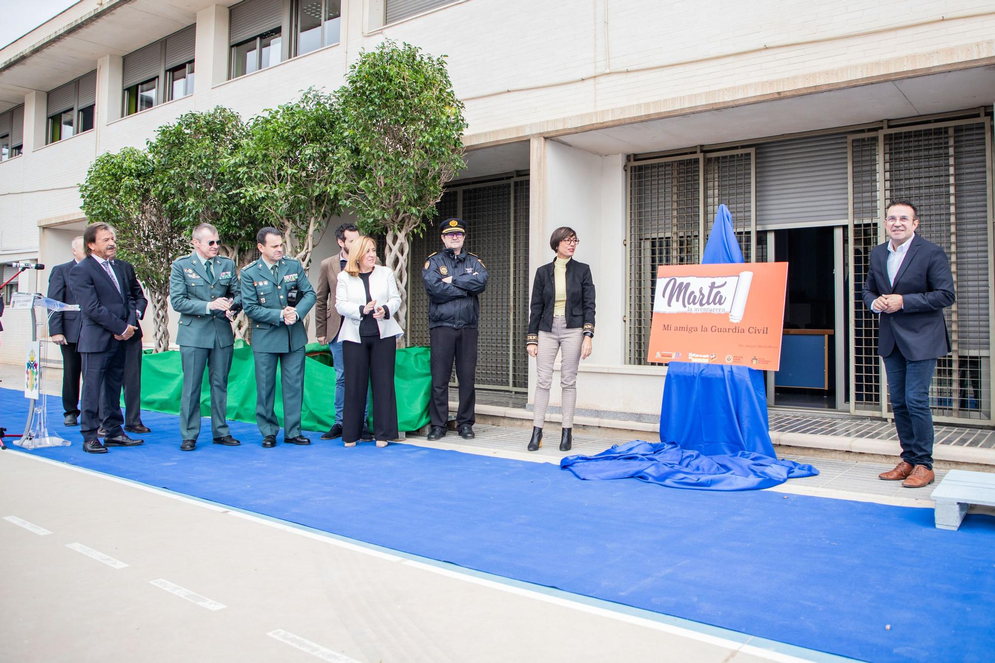 Visita de la Directora de la Guardia Civil al colegio de Hurchillo