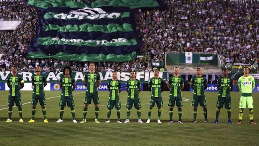 Fotografía de archivo del 23/11/2016 del equipo Chepecoense antes del partido de la Copa Sudamericana 2016 disputado contra el San Lorenzo en la ciudad de Chapecó.