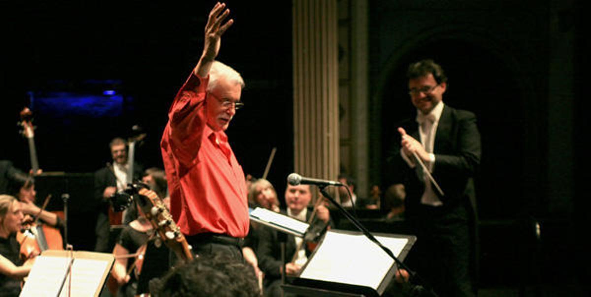 El trobador Xavier Ribalta fa volar els poemes del valencià Josep Piera