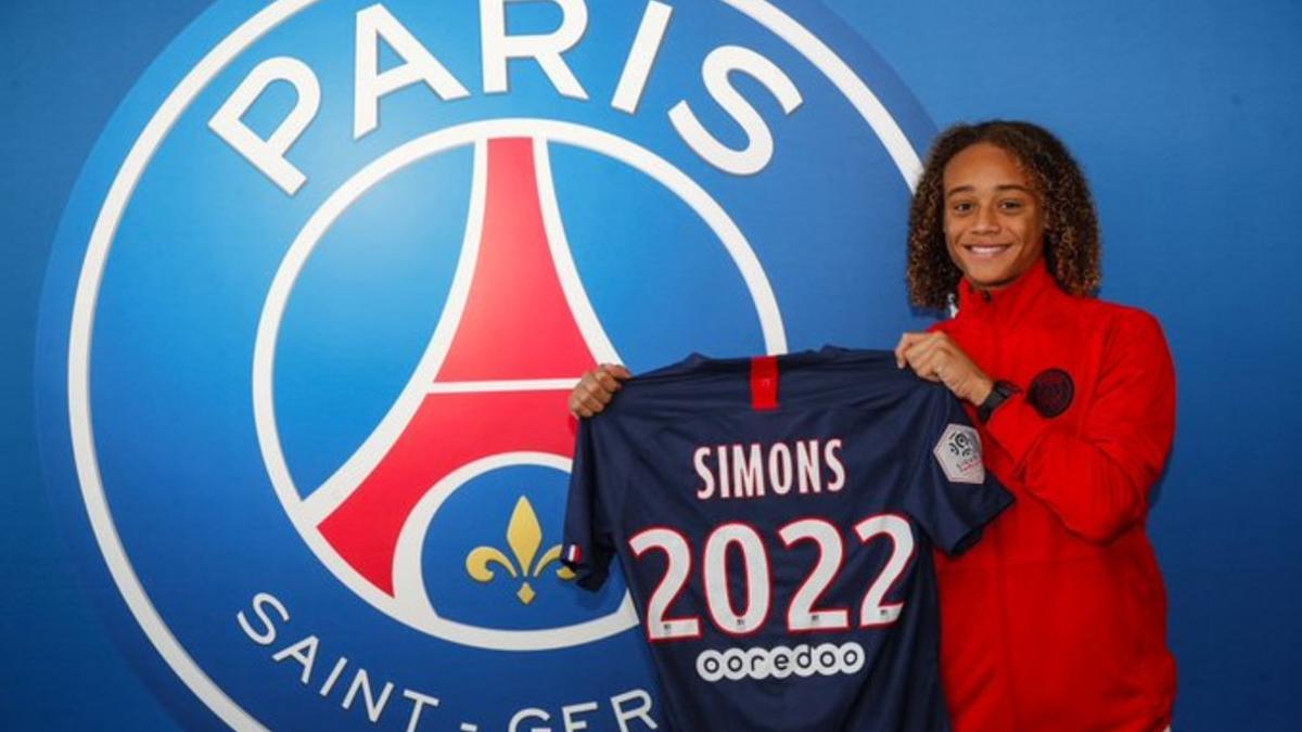 Simons, con su  nueva camiseta del Paris SG.
