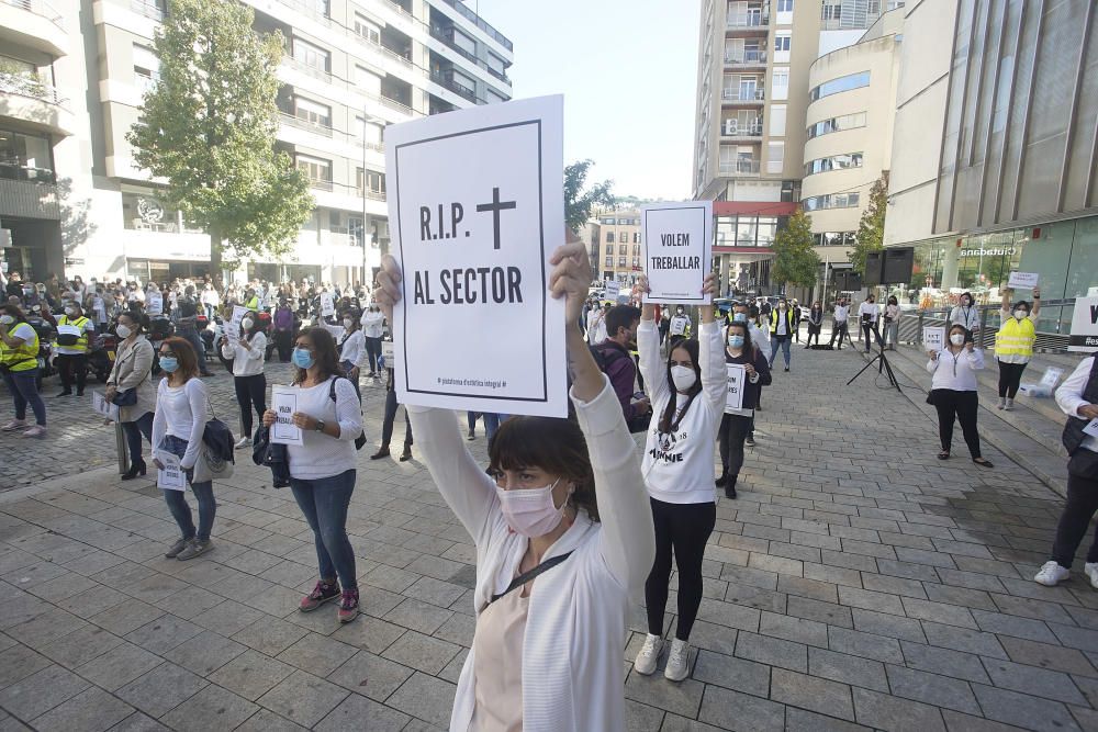 L''hostaleria i l''estètica gironines surten al carrer per protestar contra el tancament