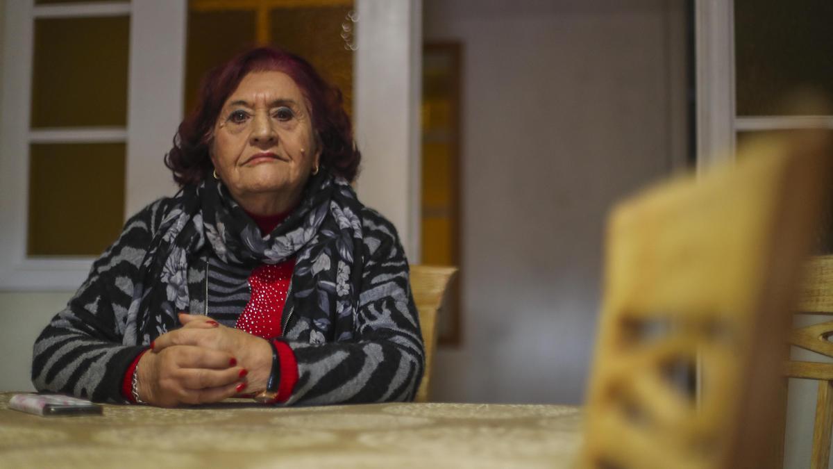 Carmen Débora en la entrevista en casa de su hija Dolores Meseguer