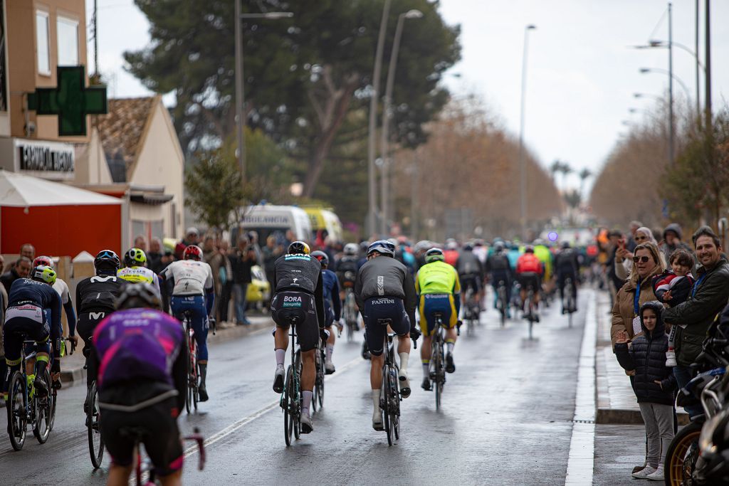 Salida de la Vuelta Ciclista a la Región de Murcia en San Javier