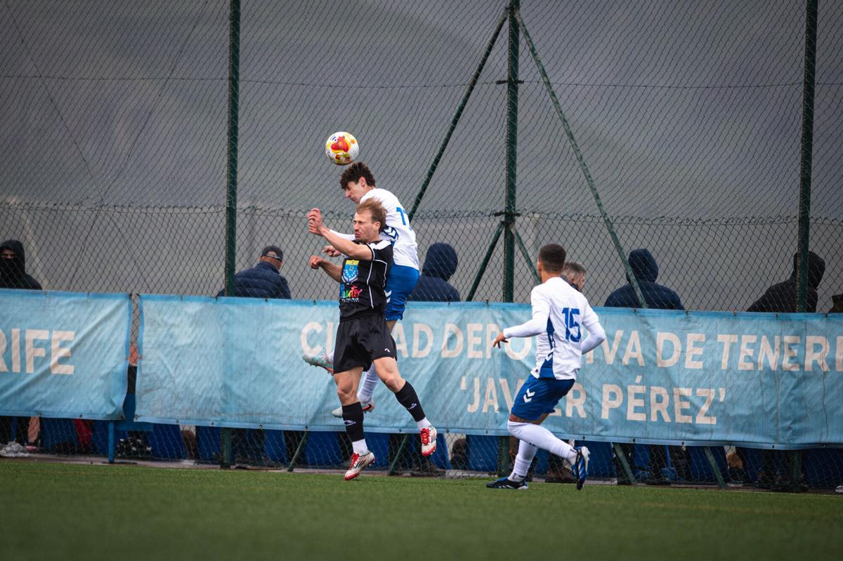 Partido de Tercera División Tenerife C-Herbania.