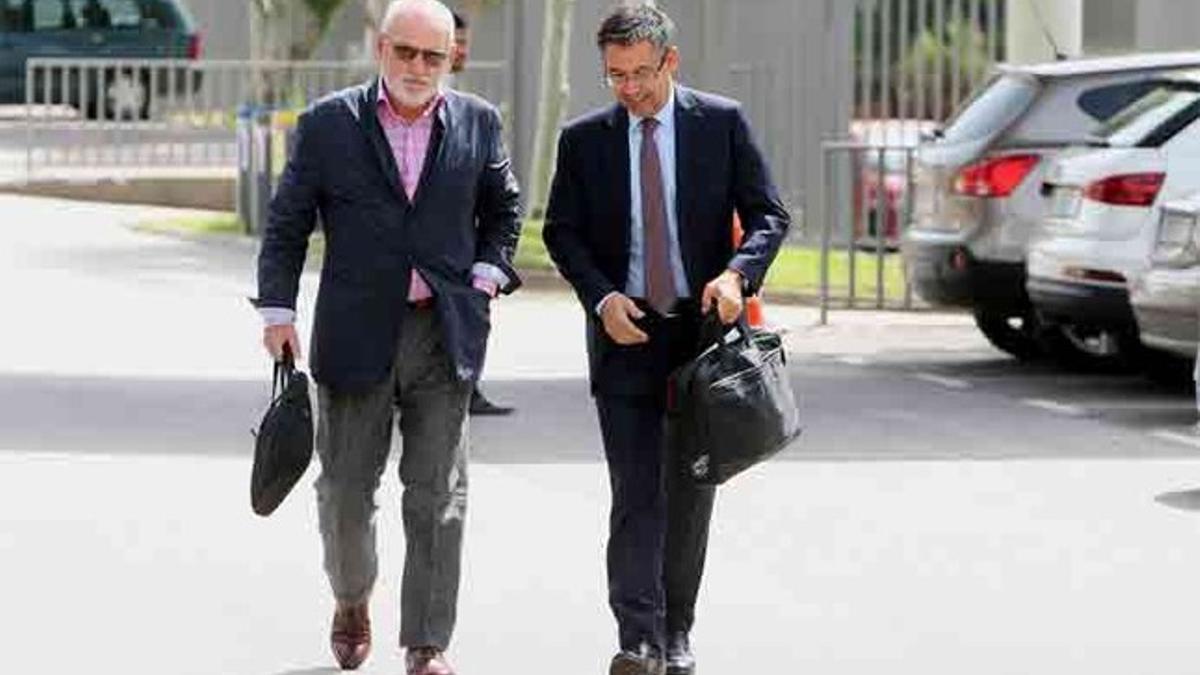 Carles Vilarrubí, junto a Josep Maria Bartomeu