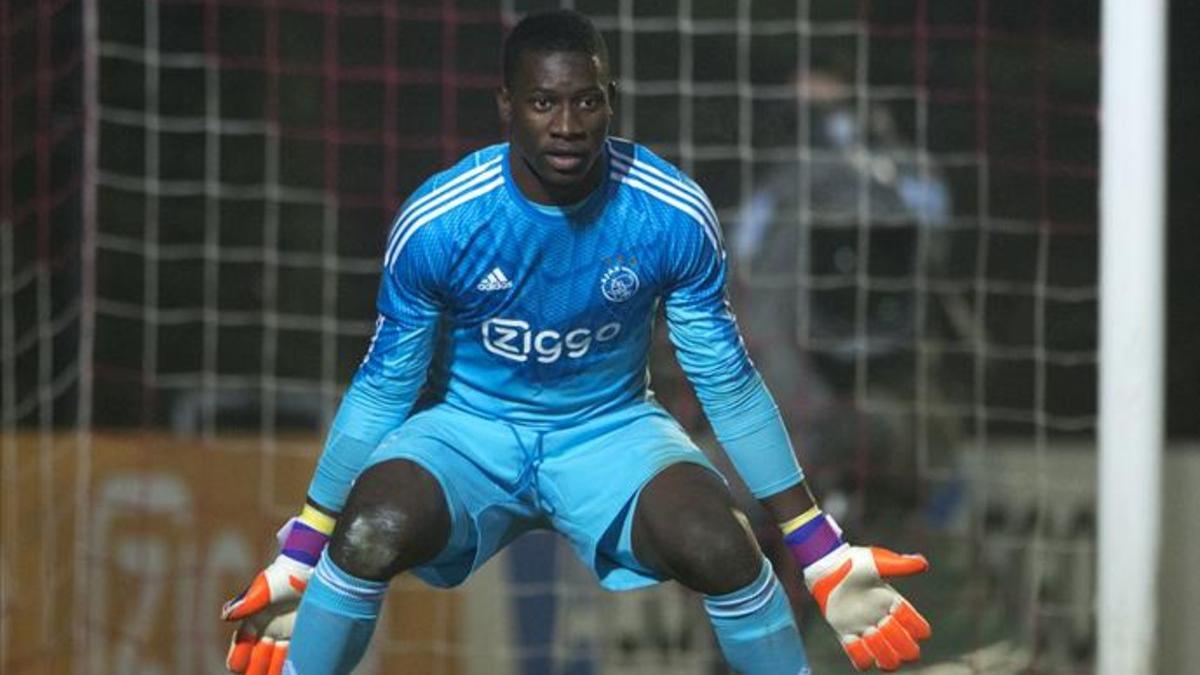 Onana detuvo un penalti contra el Go Ahead Eagles