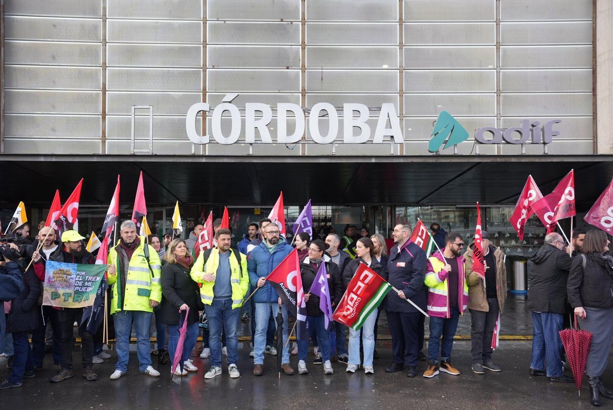 Córdoba. Huelga y protestas maquinistas en la estación del AVE de Córdoba