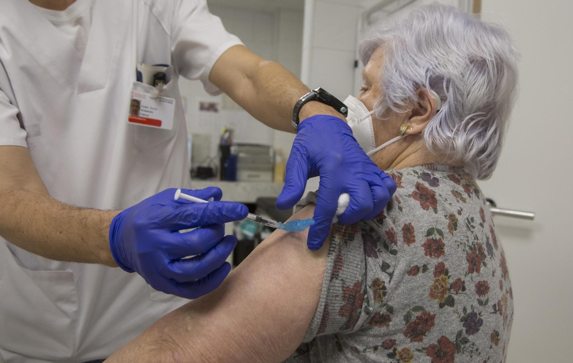 Los mayores de 90 años se vacunan contra el covid