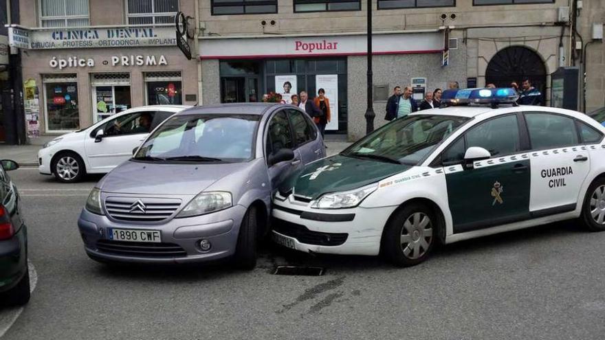 Los coches sufrieron importantes daños materiales. // G.Núñez