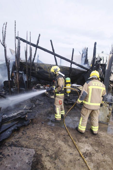 Incendi en una hípica de Salt