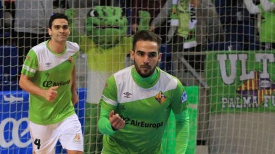 Chicho celebra un gol con el Palma Futsal.