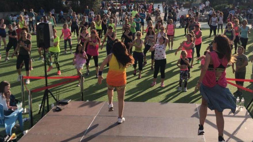 Zumba solidario por La Liga Nacional Contra el Cáncer Infantil