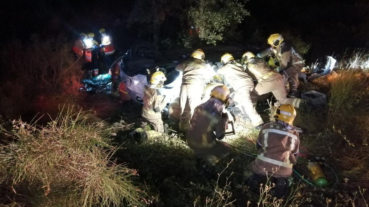 Els Bombers excarcerat el conductor del vehicles a Sant Climent Sescebes