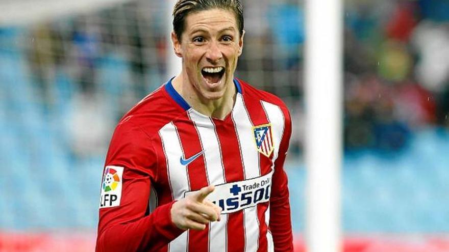 Fernando Torres acaba de marcar i corre per felicitar Ferreira Carrasco