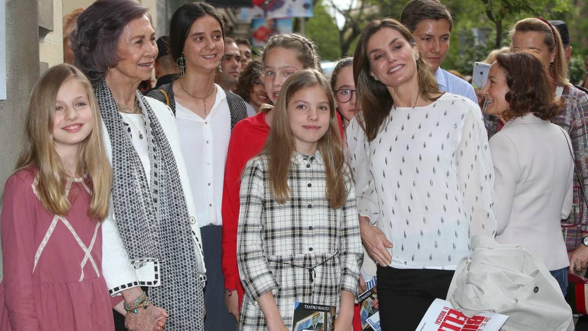 La reina Sofía con sus nietas y la reina Letizia en el 2018