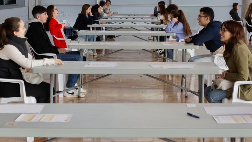 Cientos de estudiantes realizan las pruebas orales del C2 de valenciano