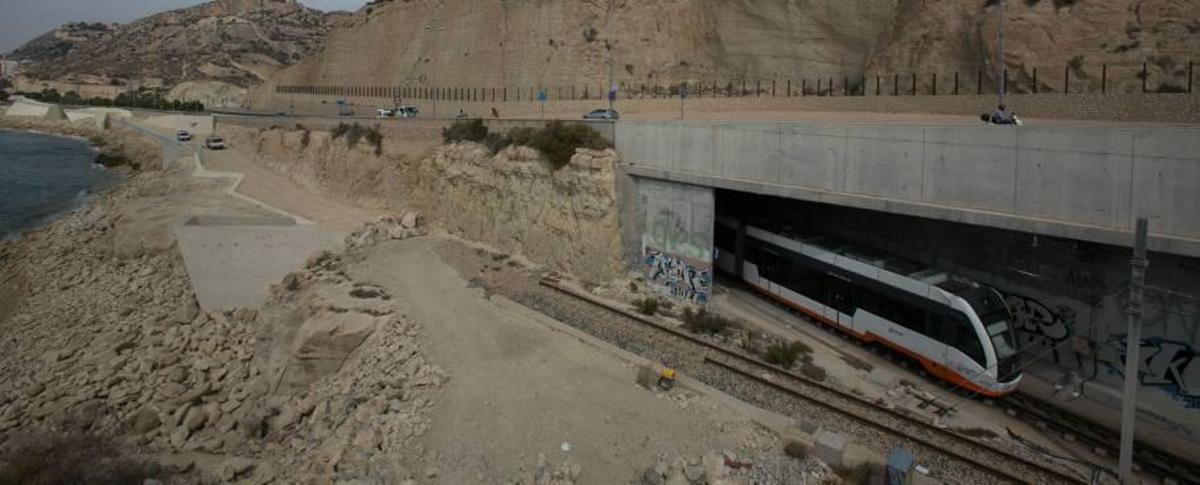 Los recortes dejan sin acceso a la Albufereta el sendero peatonal que la une al Postiguet