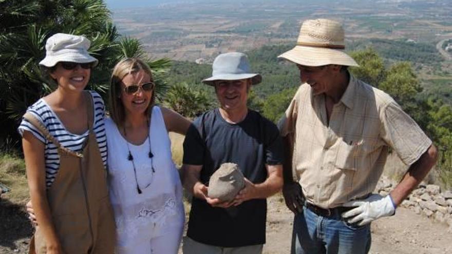 La campaña arqueológica en Santa Lucía descubre una vasija de la Edad de Hierro