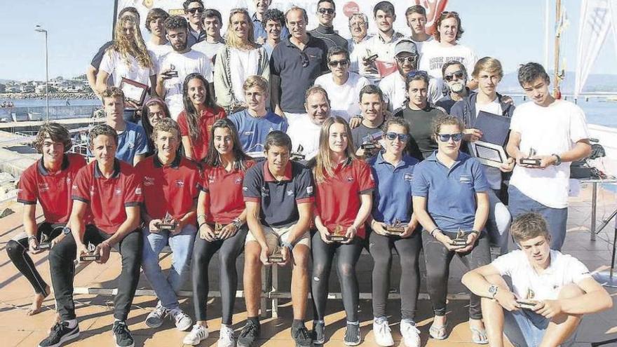 Todos los premiados, ayer en la ceremonia de clausura en el Marítimo de Canido.