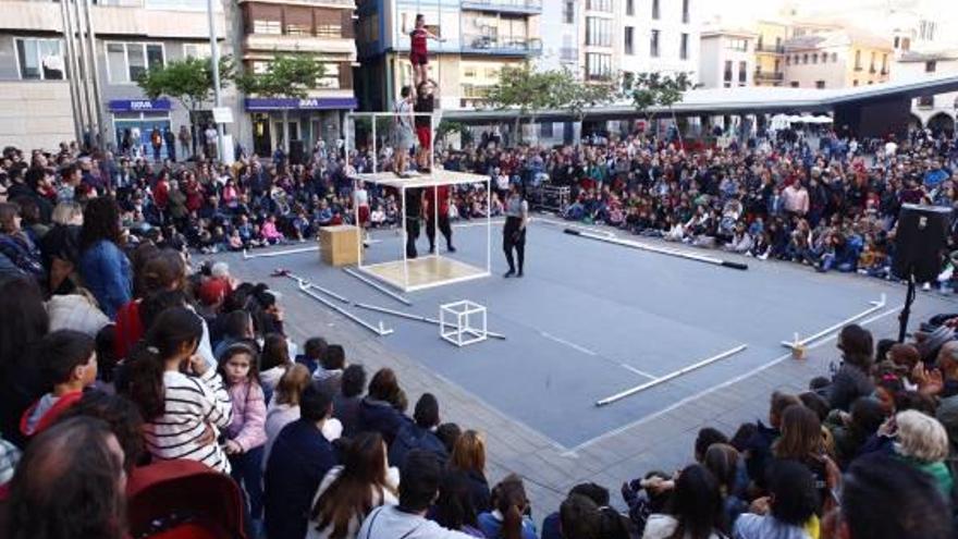 Actuación del Festival Internacional de Teatre de Carrer.