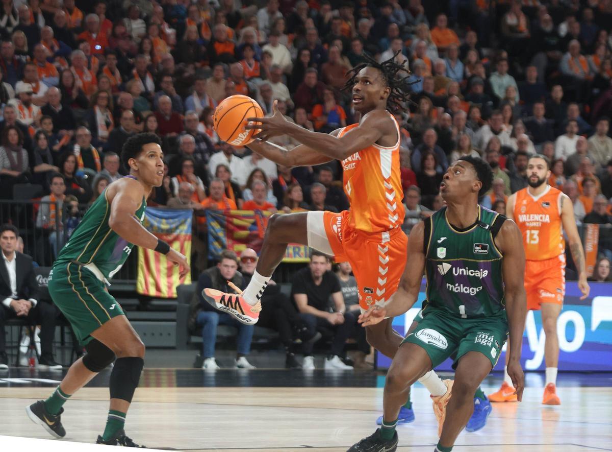Brancou Badio, en el partido de la primera vuelta de la Liga Endesa ante el Unicaja en el Roig Arena.