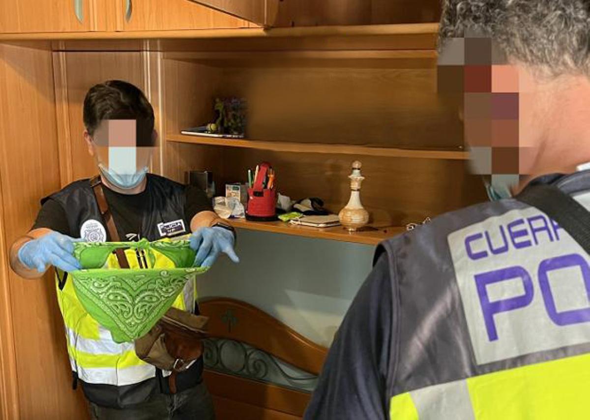 Bandanas verdes intervenidas por la Policía Nacional.