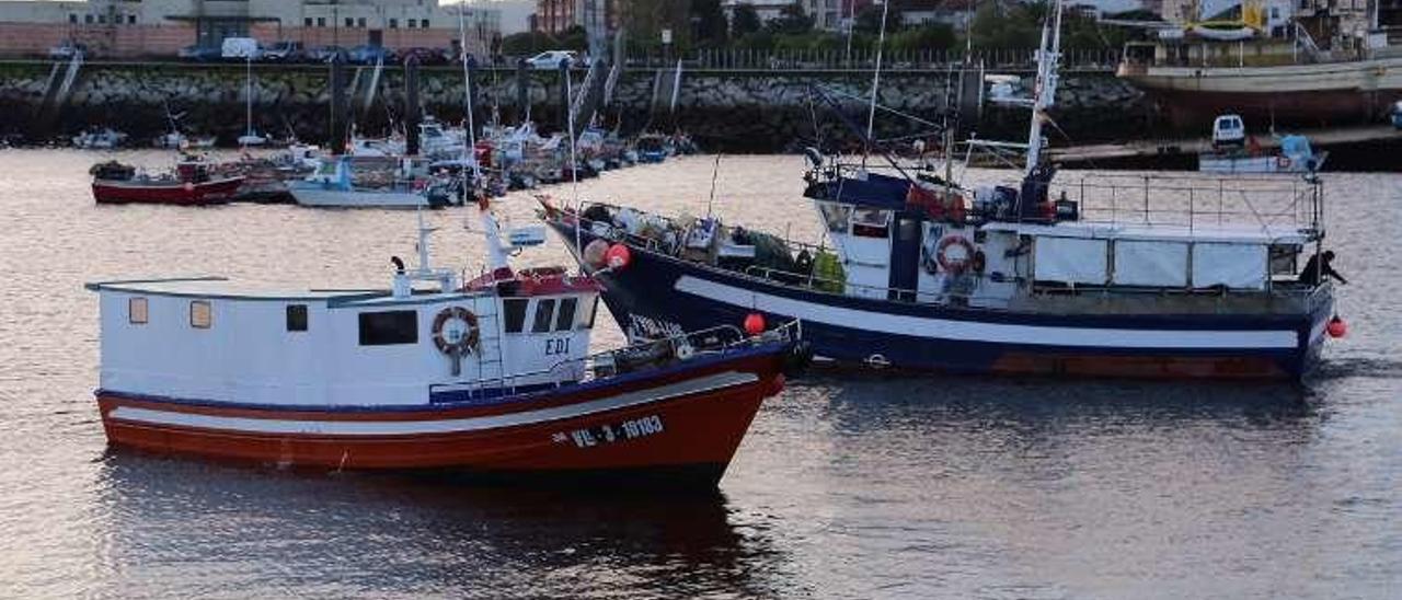 Dos de los barcos mecos dedicados a la pesca del centollo. // Muñiz