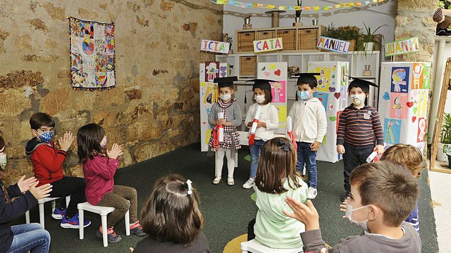 Graduación en la escuela unitaria de Donramiro (Lalín).