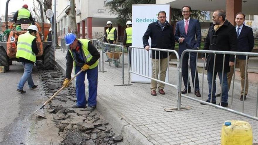 Las obras de canalización del gas se trasladan a la calle Almendralejo de Mérida