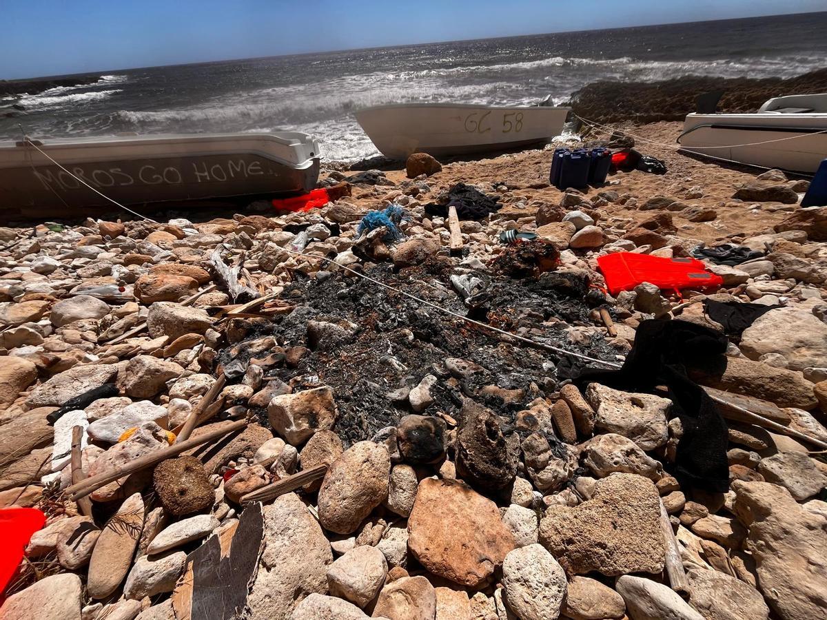 Las imágenes de una patera llegada a la zona de s’Estufador, en Formentera