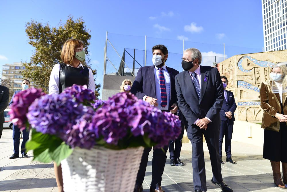 Homenaje a las víctimas de la violencia machista en la Asamblea Regional