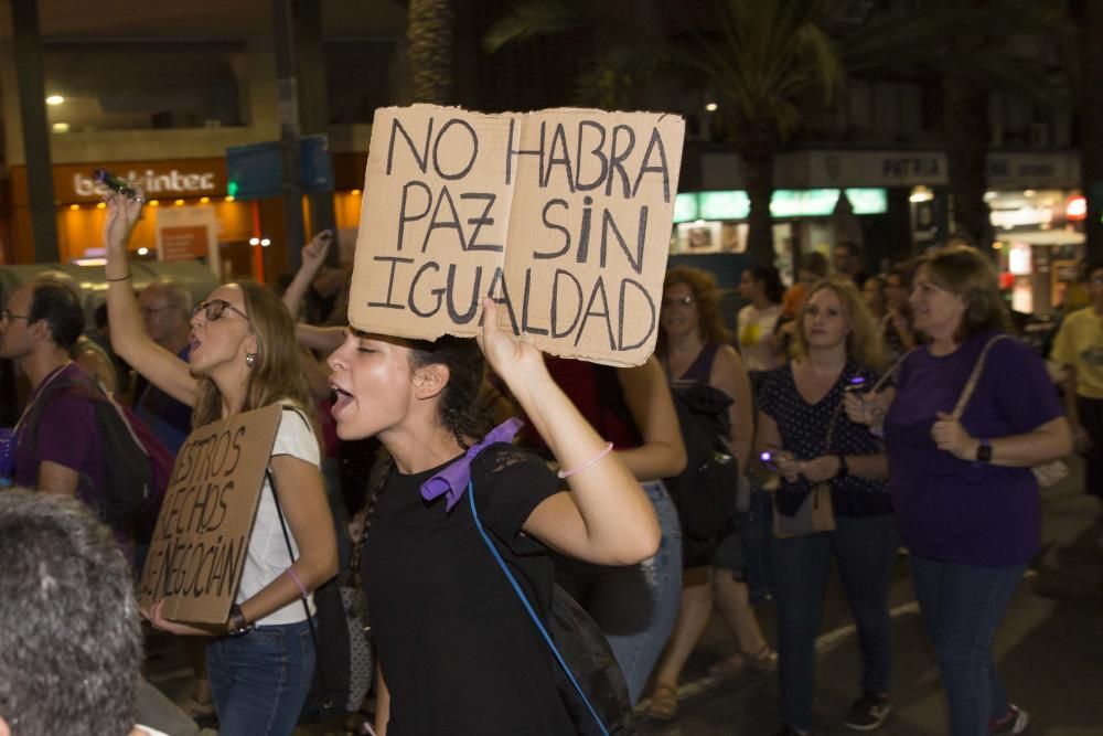 “No es no, lo demás es violación” y “La tumba del machismo, Alicante será”, son algunas de las consignas que se escuchado por las calles de la ciudad