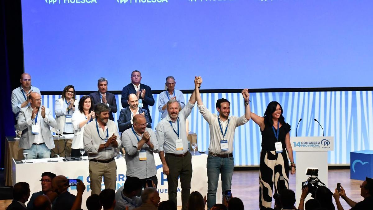 Oliván, Tellado, Azcón, Claver y Orduna, en el congreso del PP de Huesca.