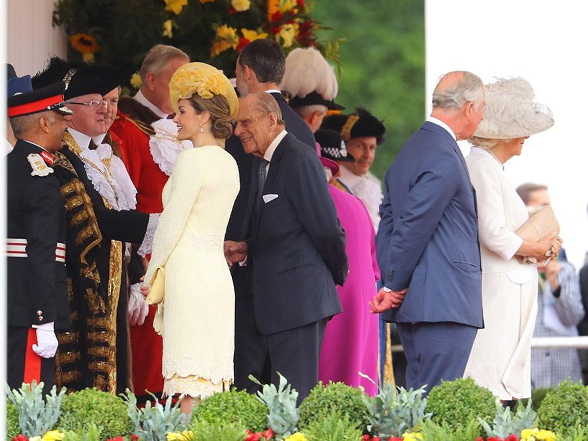Letizia Ortiz, con un look amarillo de Felipe Varela, en su vista de Estado a Reino Unido