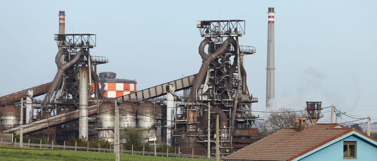 Los dos hornos altos de Arcelor en Asturias.