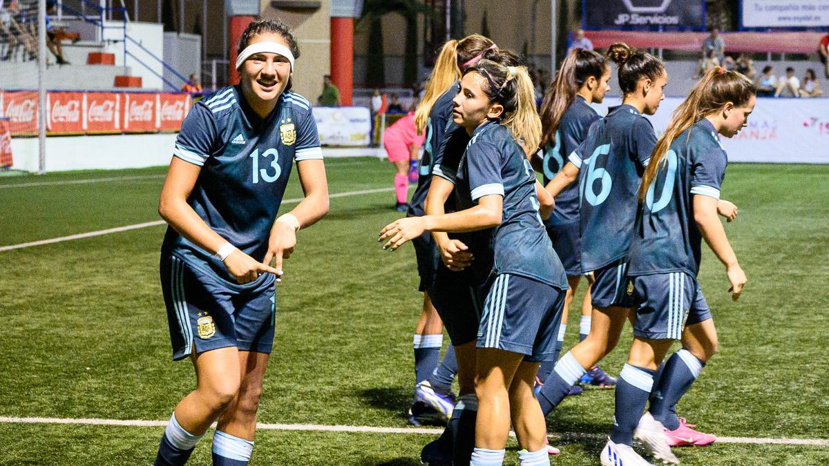 Las jugadoras de Argentina en la celebración de un tanto