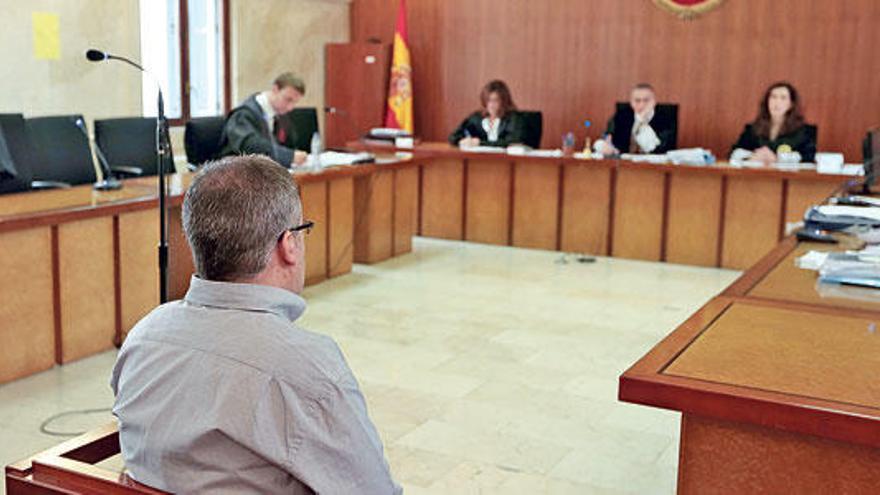 El procesado, de 46 años, ayer durante el juicio en la Audiencia de Palma.