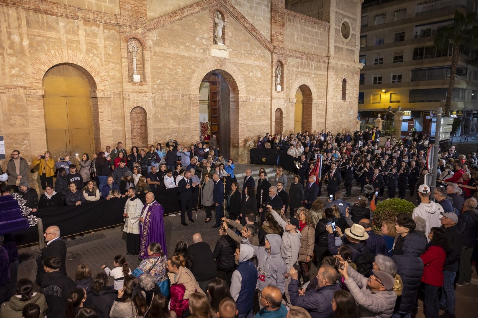 Aquí las imágenes de la Procesión de Lunes Santo en Torrevieja