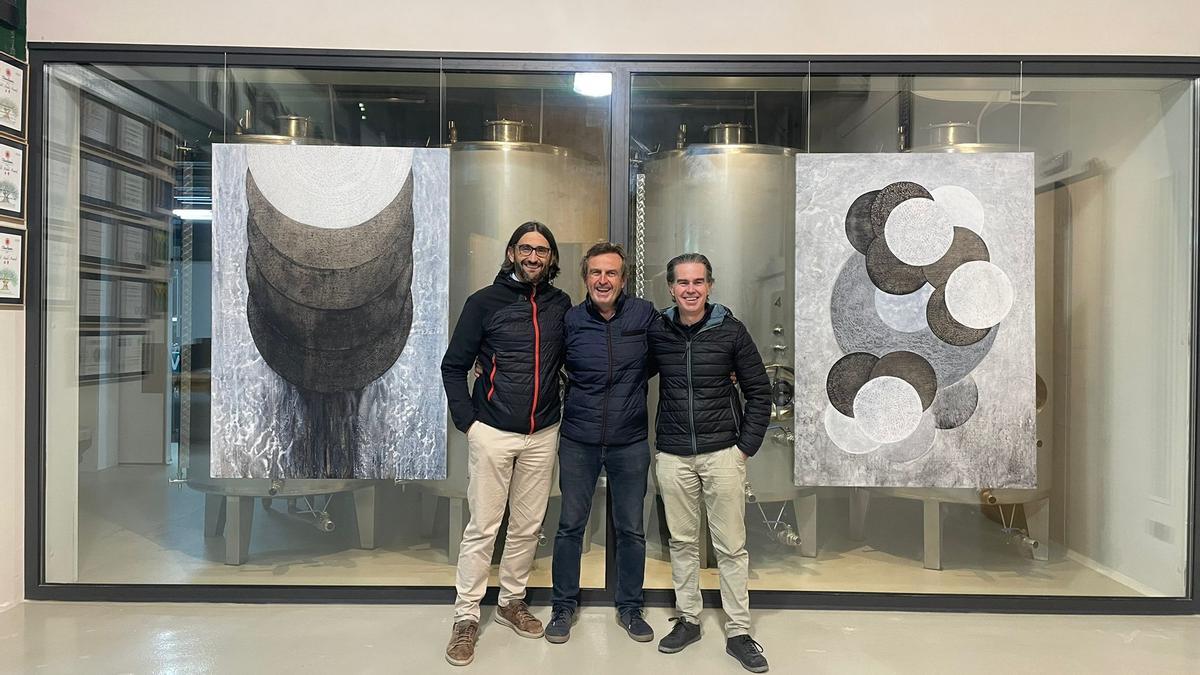 Mariano Mayol, en el centro, con Xisco Blas y Miquel Miralles, responsable de la finca Treurer