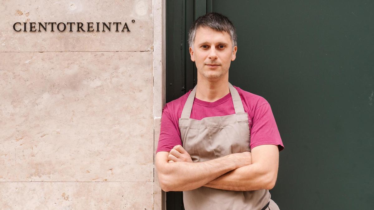 Alberto Miragoli, 41 años, en Cientotreintaº, el obrador y tostadero de café que regenta con su hermano Guido.