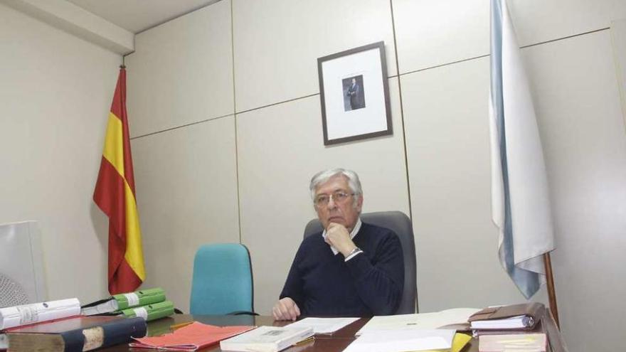 Jacinto García Piñeiro, ayer, tras tomar posesión como juez de Paz de Moaña. // Santos Álvarez