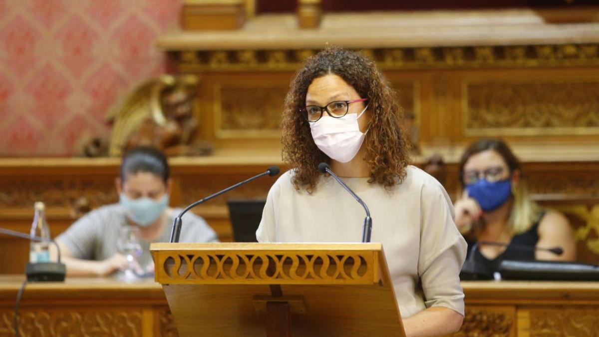 Catalina Cladera, durante su intervención ayer miércoles al inicio del debate de política general del Consell.